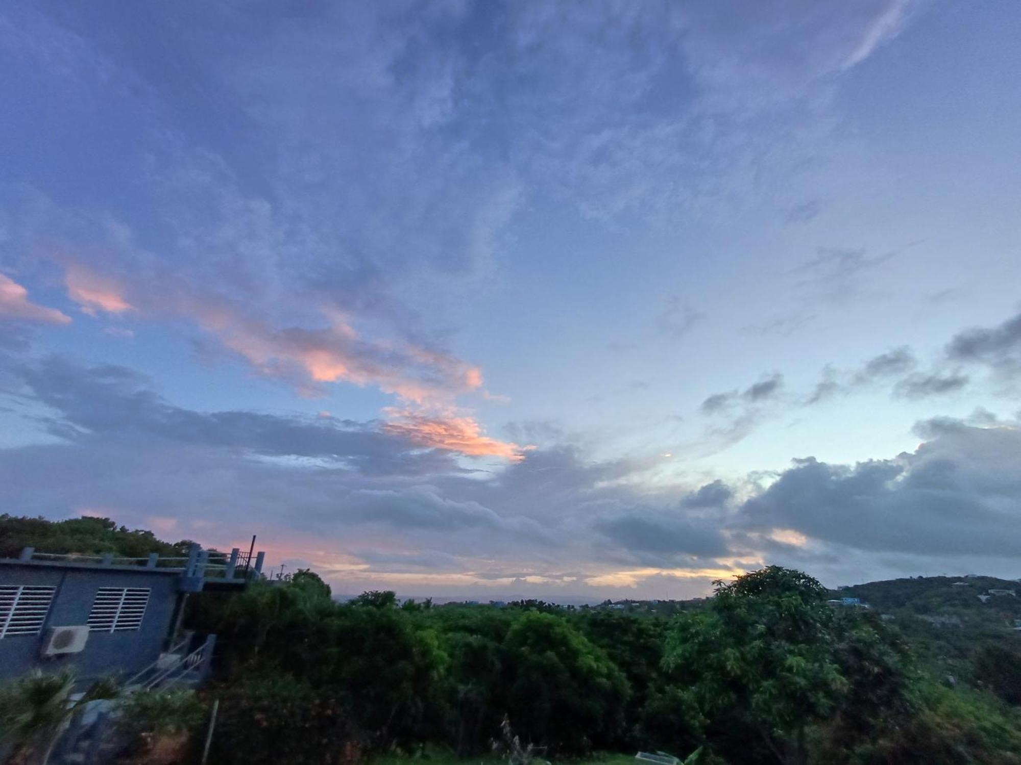 Rooster Run Glamping Camping Has Rooftop And Off The Ground Glamping Experience For 1 To 16 In A Single Tent And Views Of The Rain Forrest And To Culebra Across The Atlantic Ocean W Tents, Linens, Deluxe Air Beds, Warm Shower And More At A Great Pric 비에케스 외부 사진