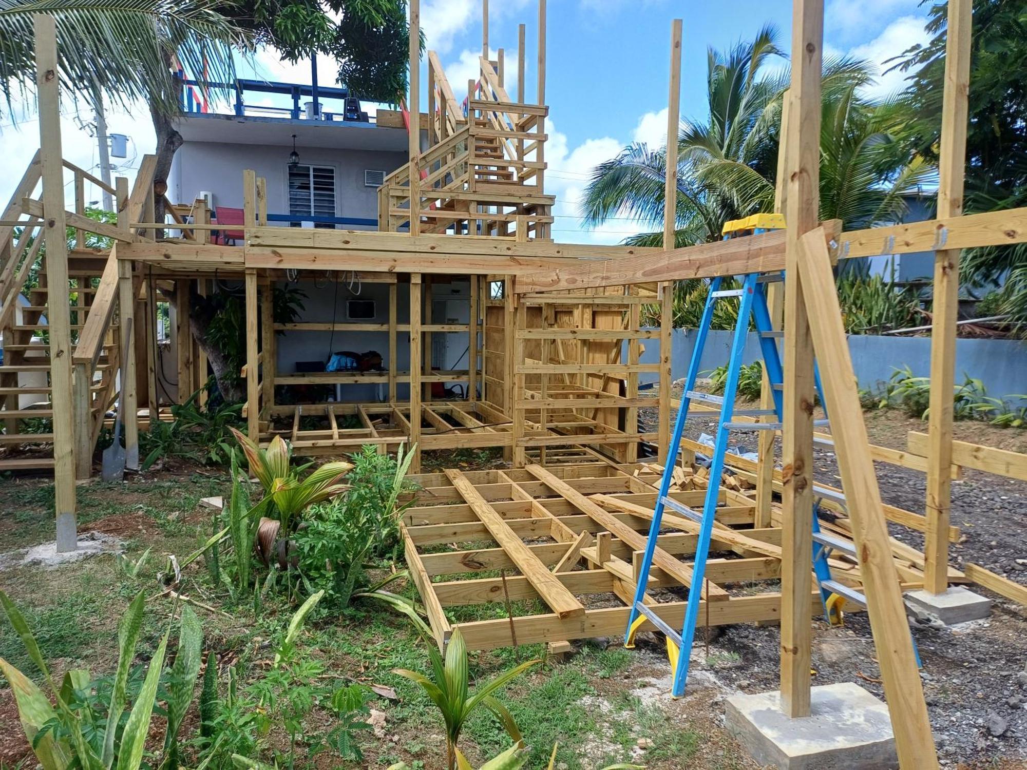 Rooster Run Glamping Camping Has Rooftop And Off The Ground Glamping Experience For 1 To 16 In A Single Tent And Views Of The Rain Forrest And To Culebra Across The Atlantic Ocean W Tents, Linens, Deluxe Air Beds, Warm Shower And More At A Great Pric 비에케스 외부 사진
