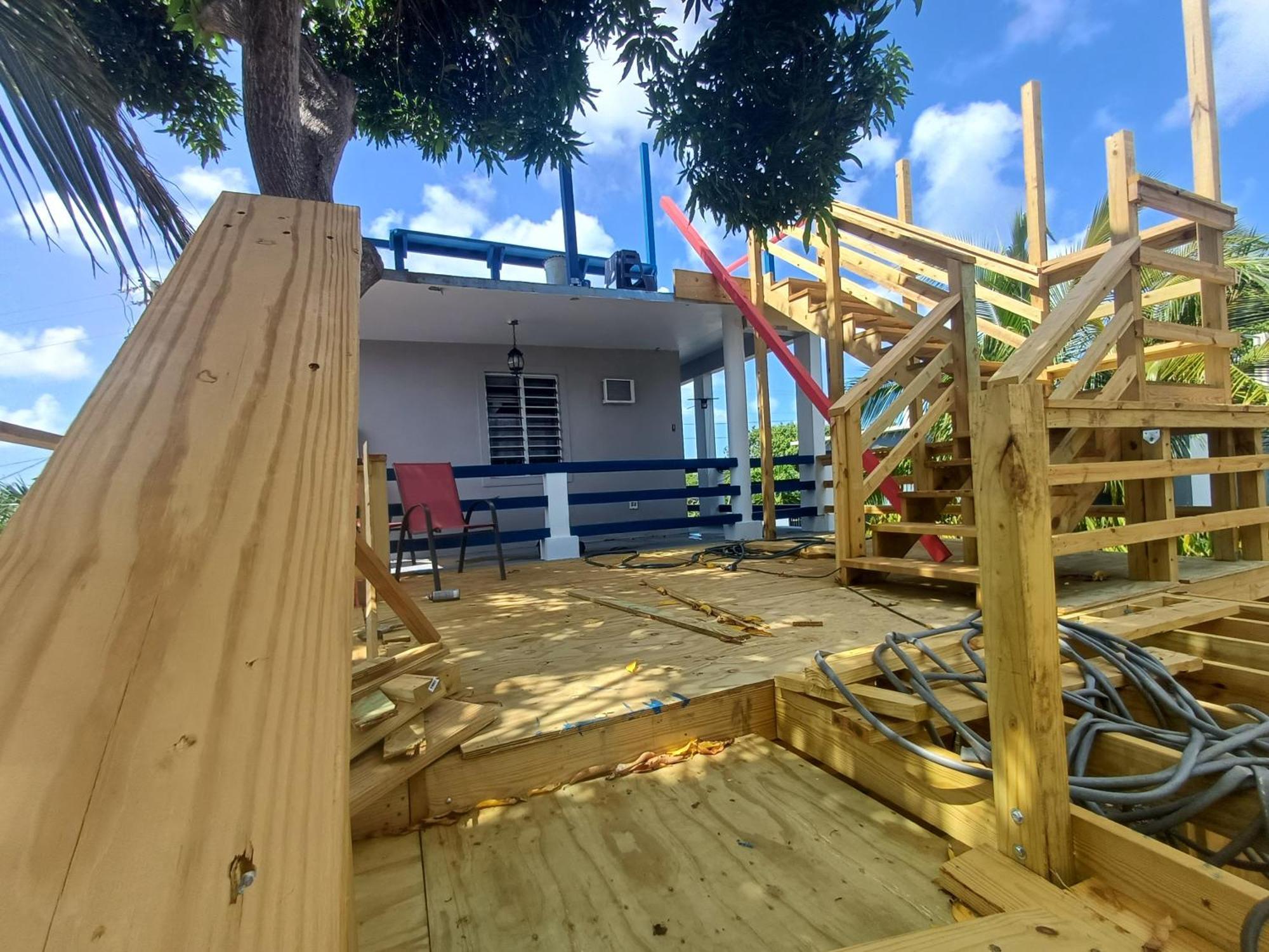 Rooster Run Glamping Camping Has Rooftop And Off The Ground Glamping Experience For 1 To 16 In A Single Tent And Views Of The Rain Forrest And To Culebra Across The Atlantic Ocean W Tents, Linens, Deluxe Air Beds, Warm Shower And More At A Great Pric 비에케스 외부 사진