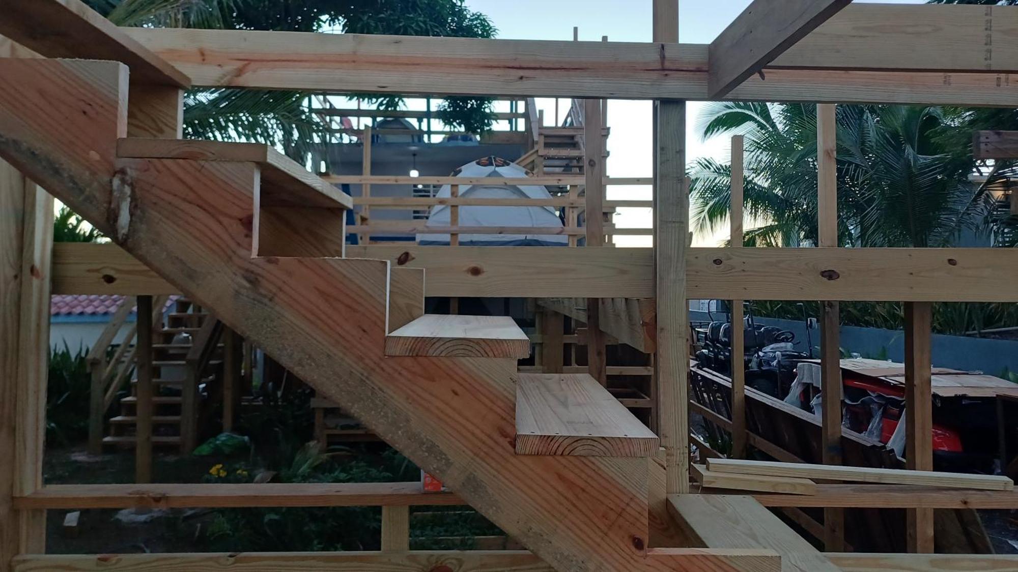 Rooster Run Glamping Camping Has Rooftop And Off The Ground Glamping Experience For 1 To 16 In A Single Tent And Views Of The Rain Forrest And To Culebra Across The Atlantic Ocean W Tents, Linens, Deluxe Air Beds, Warm Shower And More At A Great Pric 비에케스 외부 사진
